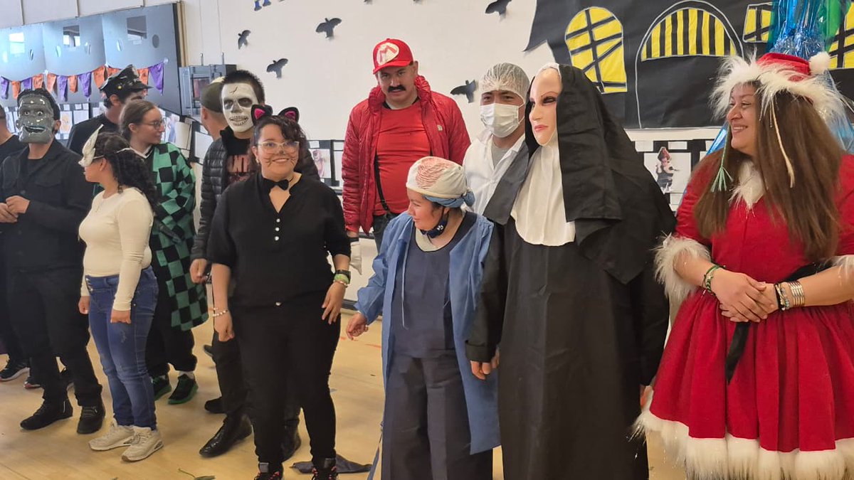 #Halloween Mira cómo celebró este viernes 31 de octubre la <a href="/divriveteranos/">Dirección de Veteranos y Rehabilitación Inclusiva</a> con veteranos de la Fuerza Pública y usuarios. Haz clic en el siguiente link: divri.gov.co/sala-de-prensa…