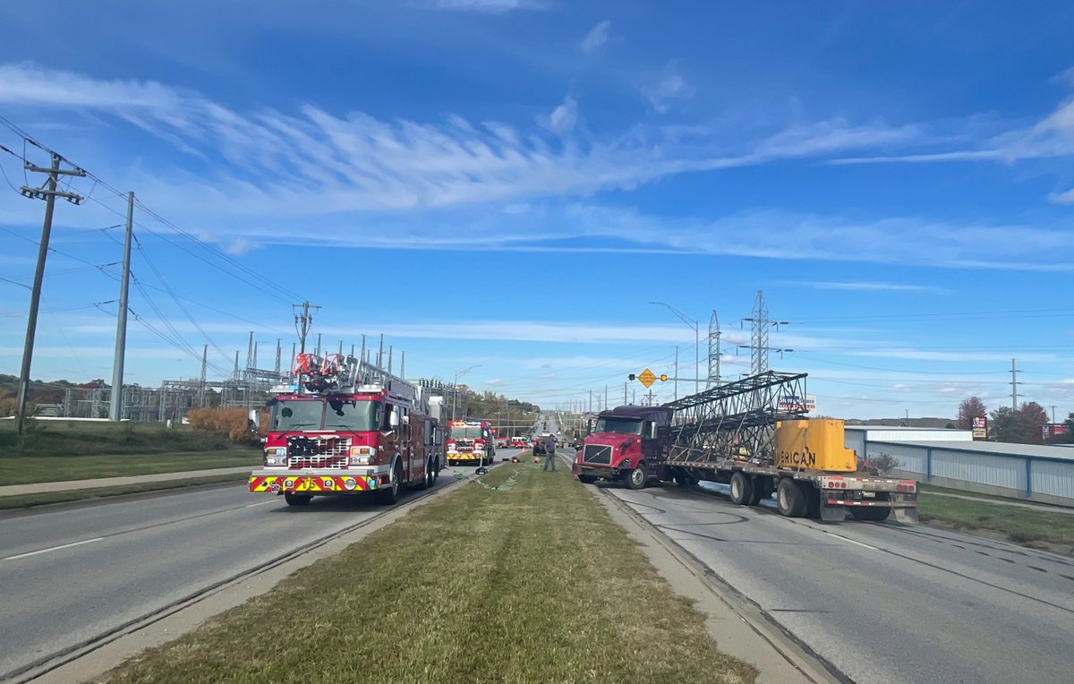 Lincoln_Police's tweet photo. ⚠️TRAFFIC ALERT⚠️ A semi jack-knifed at 84th and Leighton, spilling 100 gallons of diesel. LPD and LFR are on scene.

The area will be shut down for some time during the cleanup. Please find an alternate route to your destination until it's reopened. https://t.co/5pBWcvnJL1
