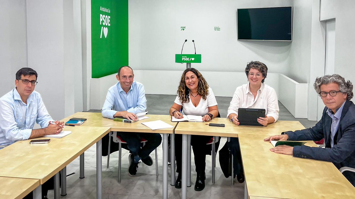 Cristianos Socialistas PSOE de Sevilla, encabezado por José Antonio Rodríguez, ha mantenido un encuentro con Eva Patricia Bueno, secretaria de Movimientos Sociales del PSOE de Sevilla para abordar los retos sociales y migratorios en un clima de diálogo y fraternidad.