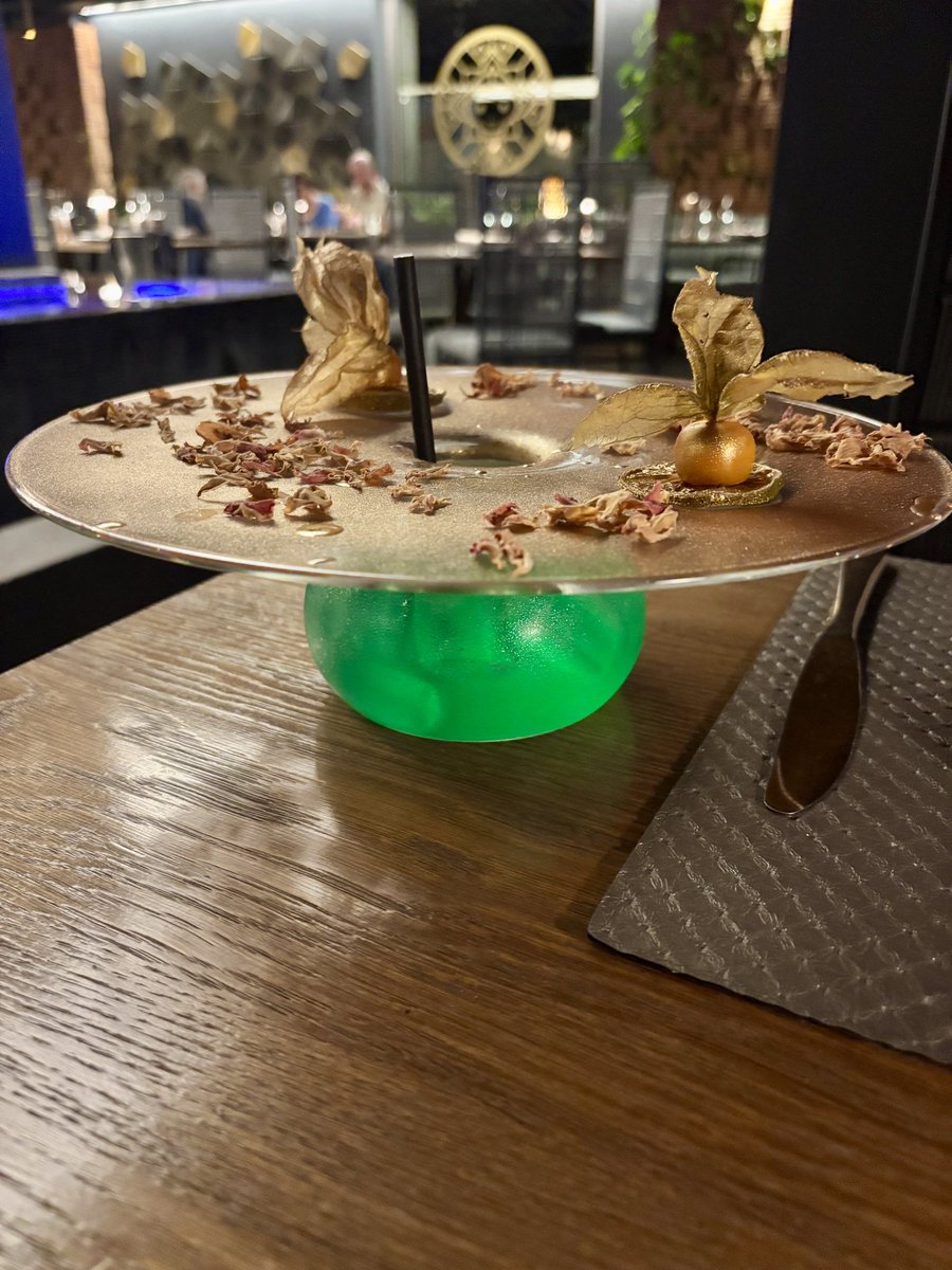 Εμείς ένα ginακι βγήκαμε να πιούμε. 😐 #λεμεσός