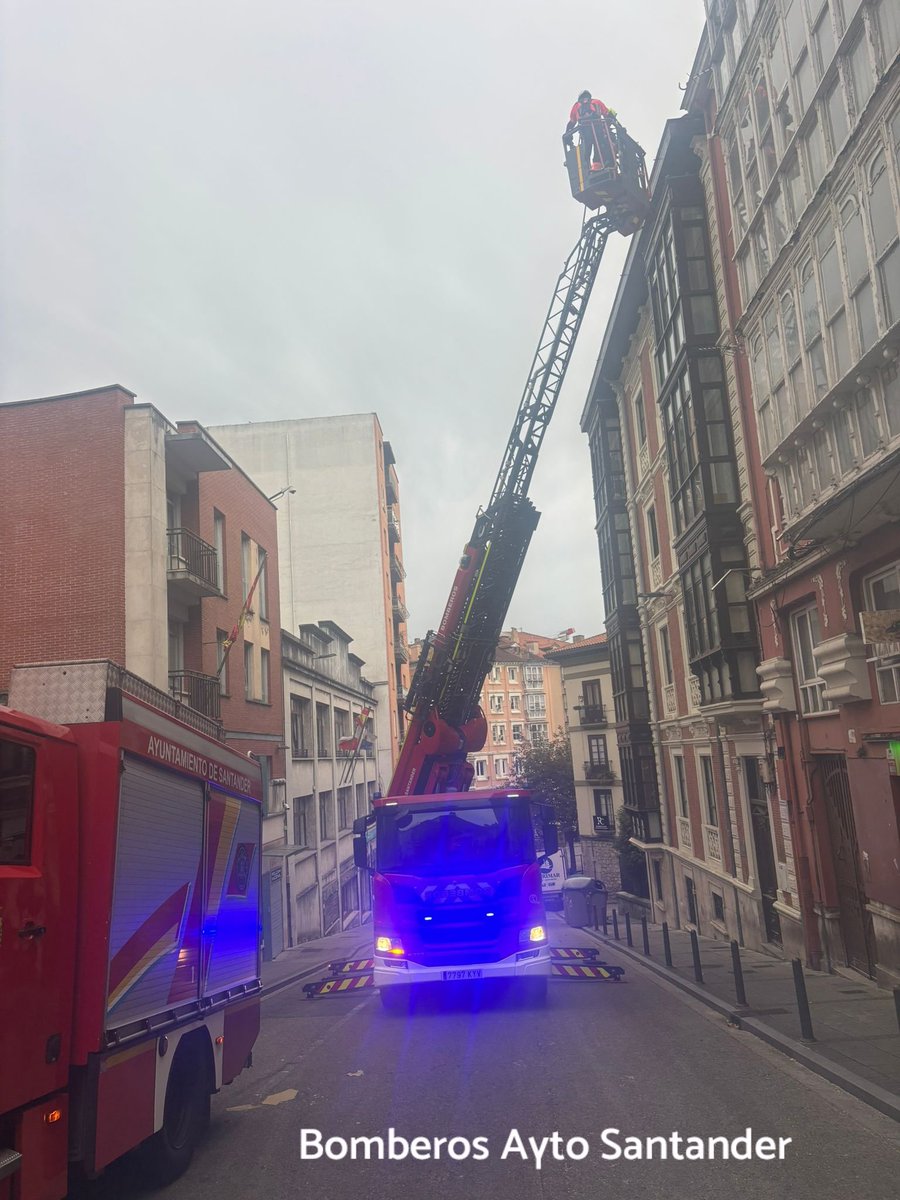 RESUMEN GUARDIA
Durante la guardia de hoy se ha intervenido en 5 incidencias relacionadas con el viento 🌬️ 
Además hemos tenido un rescate,un incendio 🔥de vegetación y se han realizado varias visitas de comprobación a las edificaciones de La Remonta.