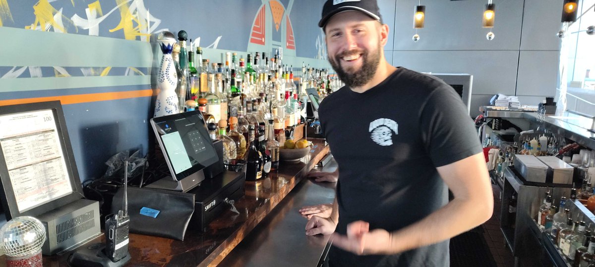 CPando_SkyTab's tweet image. 🚌✨ Looking for the coolest spot in Nashville? Check out BOBBY HOTEL NASHVILLE — where modern luxury meets creative vibes! Enjoy fine dining, fresh-made dishes, and craft cocktails in style. 🍸 But here’s the twist — there’s a real retro bus on the rooftop bar! 🚍🔥 Perfect for…