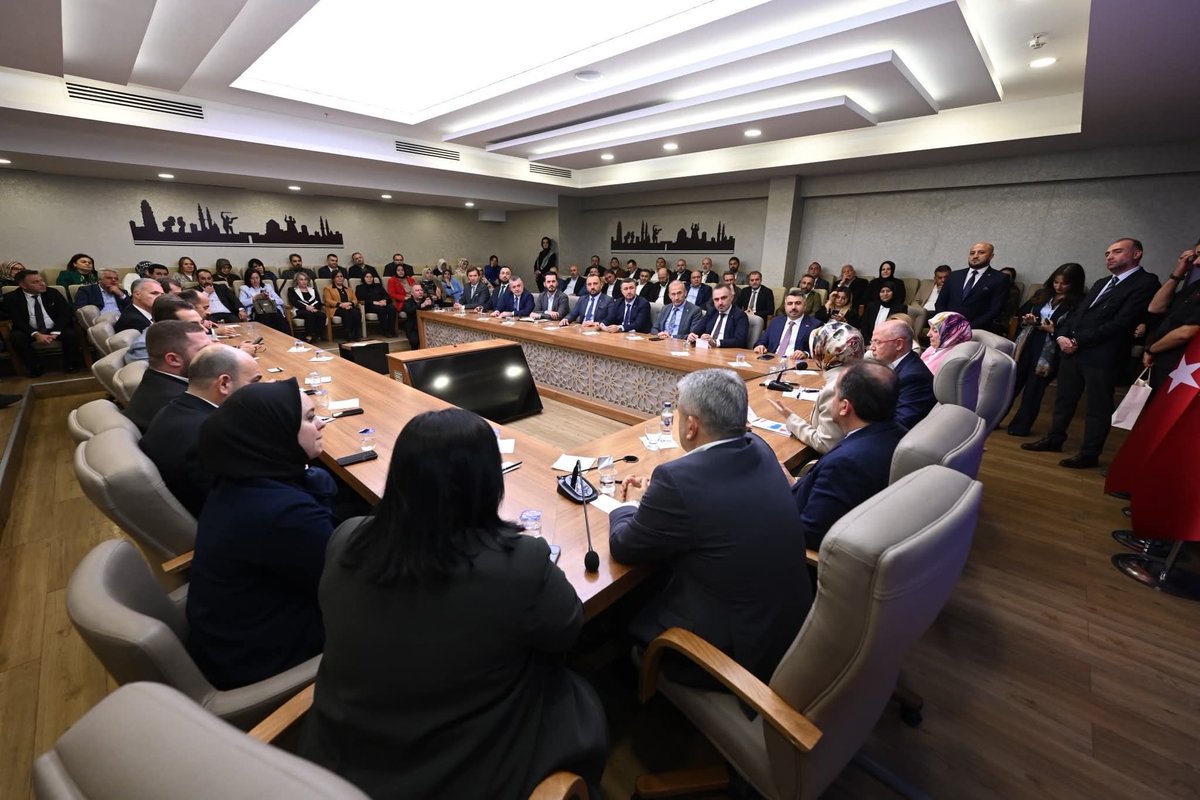 📌 Aile ve Sosyal Hizmetler Bakanımız Sayın Mahinur Özdemir Göktaş’ı İl Başkanlığımızda misafir ettik.

Bize göre; güçlü Türkiye yolunda, aileyi ve insanı merkeze alan her adım, toplumsal dayanışmanın ve Türkiye Yüzyılı vizyonunun en anlamlı göstergesidir.
<a href="/MutluTurgutt/">Mutlu Turgut</a>