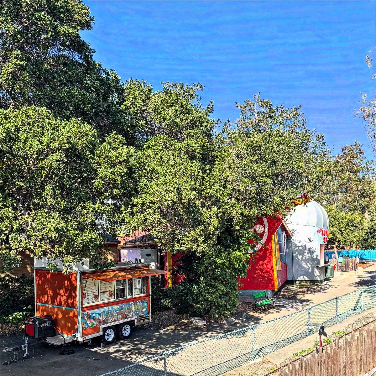 batterupsf's tweet photo. Batter Up Truck is at Children’s Fairyland today for their special Halloween Jam party! It goes on from noon - 7pm. Come dressed up in your spookiest costume and hangout with us here 🎃 👻 🧙‍♀️ 
.
.
.
.
.
#batterupsf #batteruptruck #foodtruck #childrensfairyland #halloween #spooky https://t.co/e5fN7HEUzc