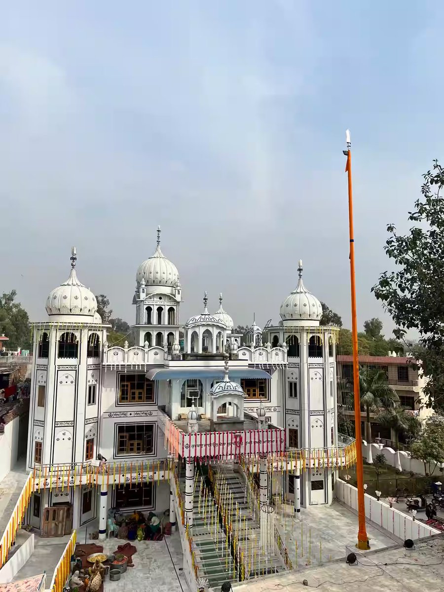 Kharagket_'s tweet photo. The village headman, Jhalam Singh, a Hindu Rajput, grew enraged when the Harijans of the village began adopting Sikhism en masse, viewing it as a threat to his authority, for Sikhism conferred higher status and the right to bear arms. In fury, he attacked the preacher with a burning log, forcing him to flee. Yet before his departure, the preacher established a gurdwara opposite the home of a Beant Singh.