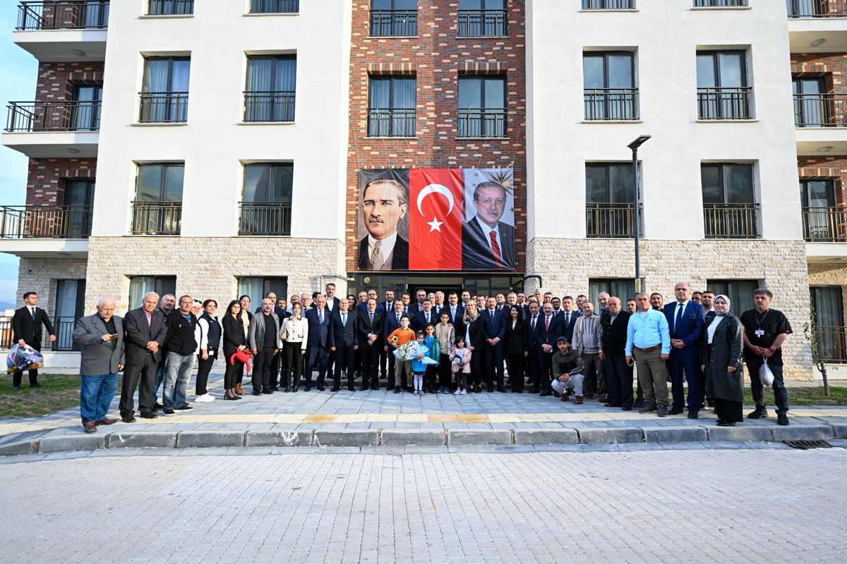 📍 İzmir

Adalet teşkilatımıza kazandırdığımız 212 dairelik kamu personel konutlarında incelemelerde bulunduk.

Mülkün temeli olan adalet için gayretle çalışan personelimize sıcak yuvalar kazandırmanın huzur ve mutluluğunu hep birlikte yaşadık. 

Adalet çalışanlarımız ve