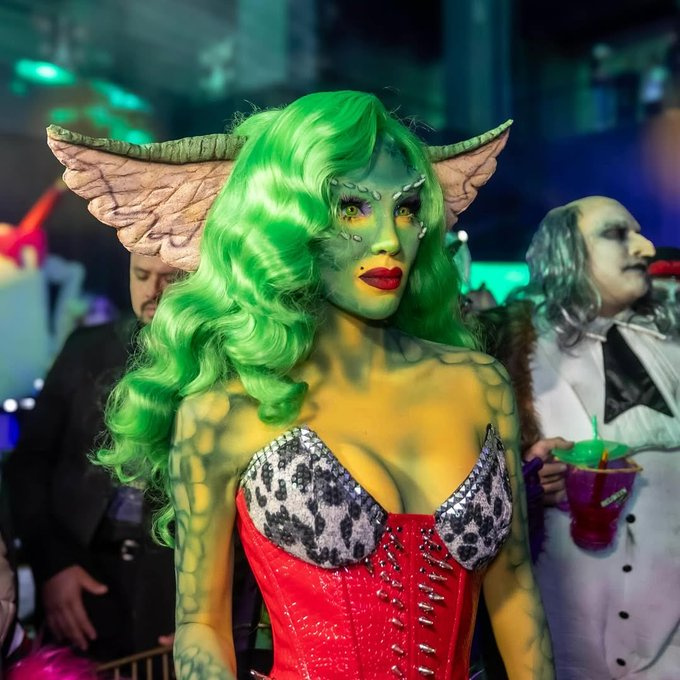 BELINDA &amp; JADE DISFRAZADAS DE GRETA DE LOS GREMLINS