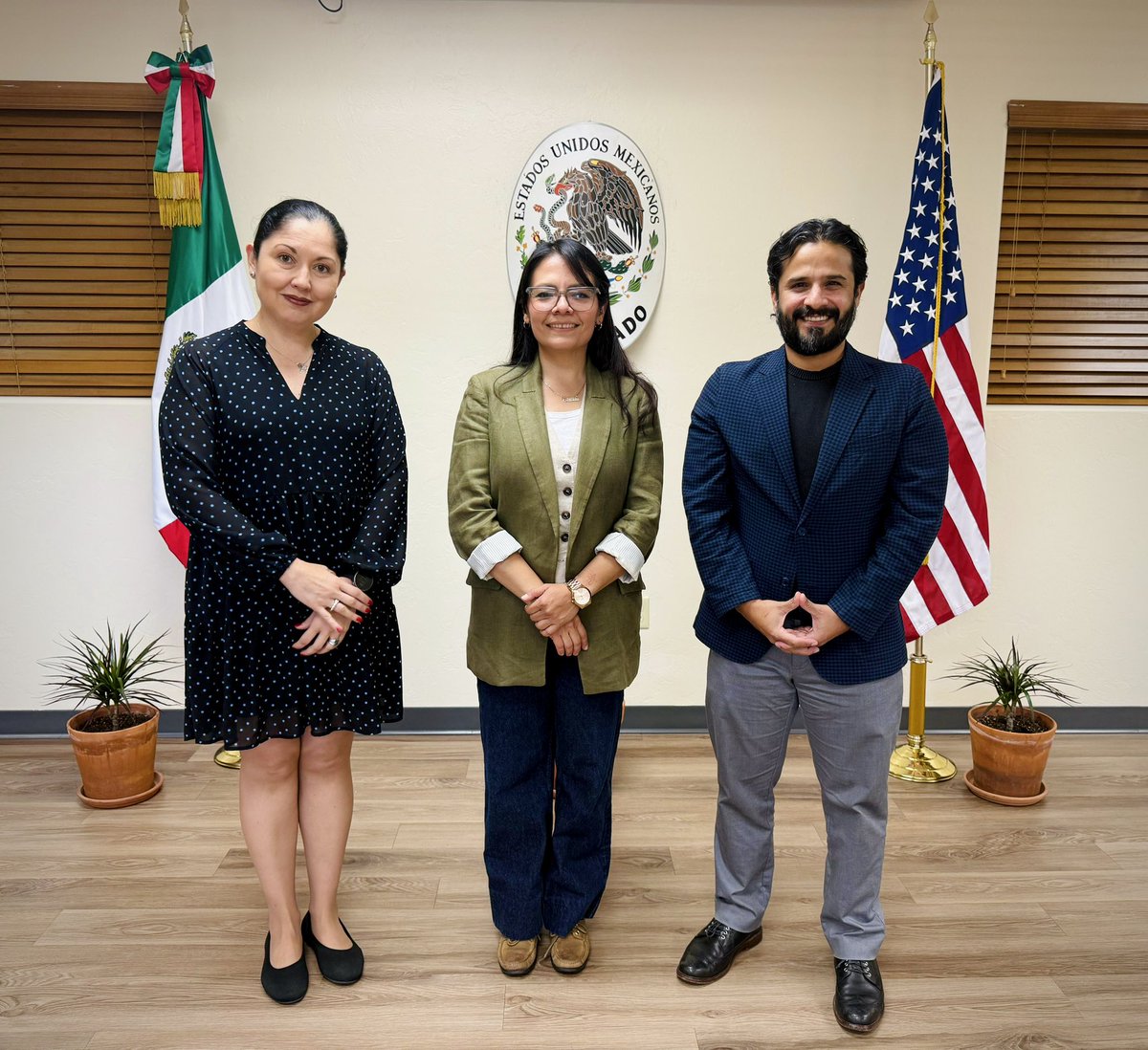 📸 Hoy le dimos la bienvenida al gran equipo de <a href="/ConsulMexNog/">ConsulMexNog</a> a Cinthia Pérez Trejo, como cónsul de Protección y Asuntos Comunitarios. 🙌🏽