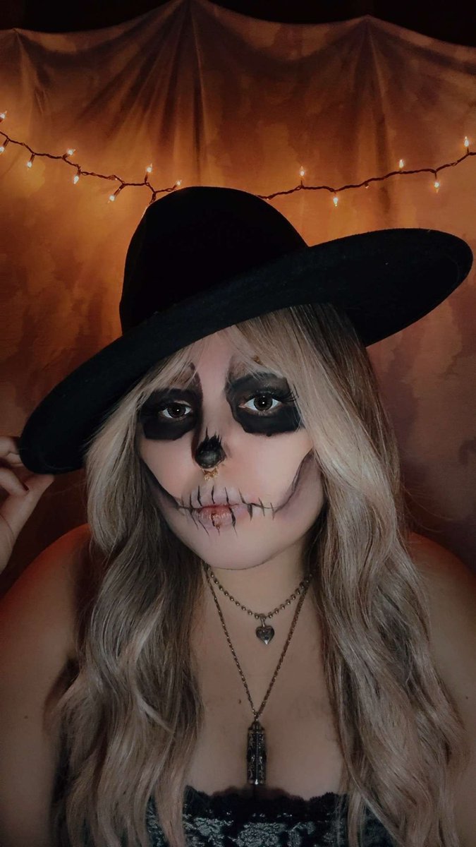 finchwitch's tweet image. /   happy  mf  halloween!!!