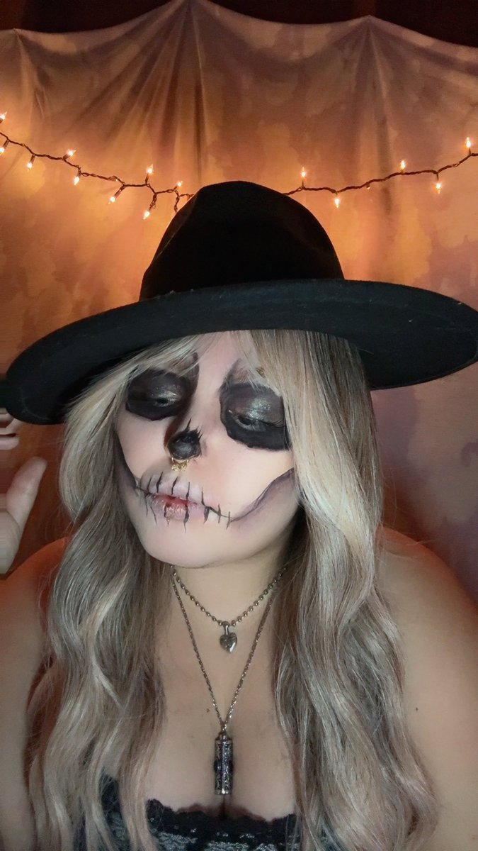 finchwitch's tweet image. /   happy  mf  halloween!!!