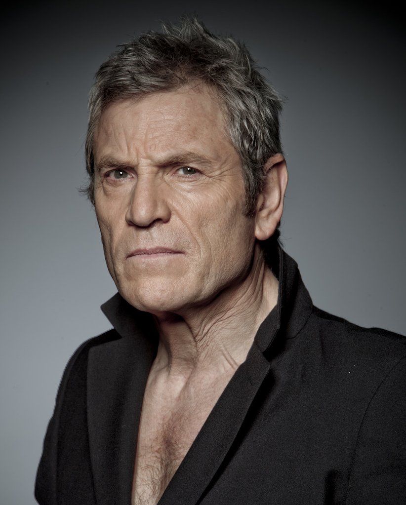 supergravebrume's tweet image. Une gueule taillée à la serpe, une voix cassée, éraillée, des rôles de dingue et un charisme monstre s&apos;en vont.

Au revoir Tchéky Karyo...