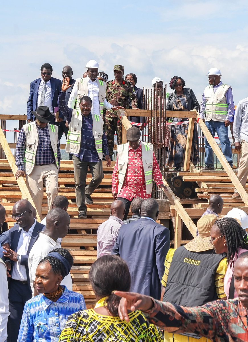 annwafula3's tweet image. H. E Dr. William Samoei Ruto concludes Successfully visited Busia County For Development Tour. 
#DevelopmentProjects #RutoinBusia #BusiaCountyKe