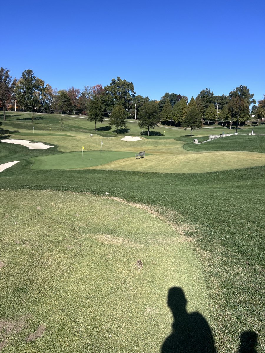 When you show up to short game on a Friday and not a soul is on the short game...🔥🔥🔥