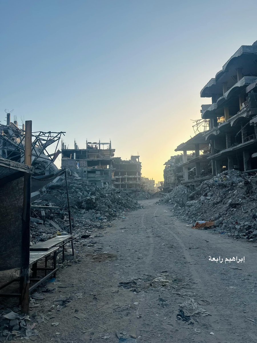 Mbdo95's tweet photo. مخيم جباليا يا حسرة القلب، نفس الشارع خلال فترة حرب الإبادة
Jabalia camp, what a heartbreaking sight, the same street during the period of the war of extermination.
#GazaBeforeAfter https://t.co/z7n6uczKq7