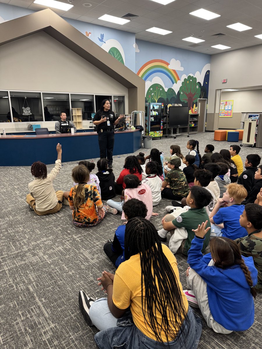 ATranLPC's tweet image. A wonderful morning spent @GleasonElem’s Career Day! @CFISDPDChief K9 Officers Hindman and Olivares &amp;amp; @CFISDPDMHIT Officer Watson loved sharing all about our jobs and how we support our @CyFairISD community. K9s Zeke &amp;amp; Loki were the stars of the show 🐾🤩💙