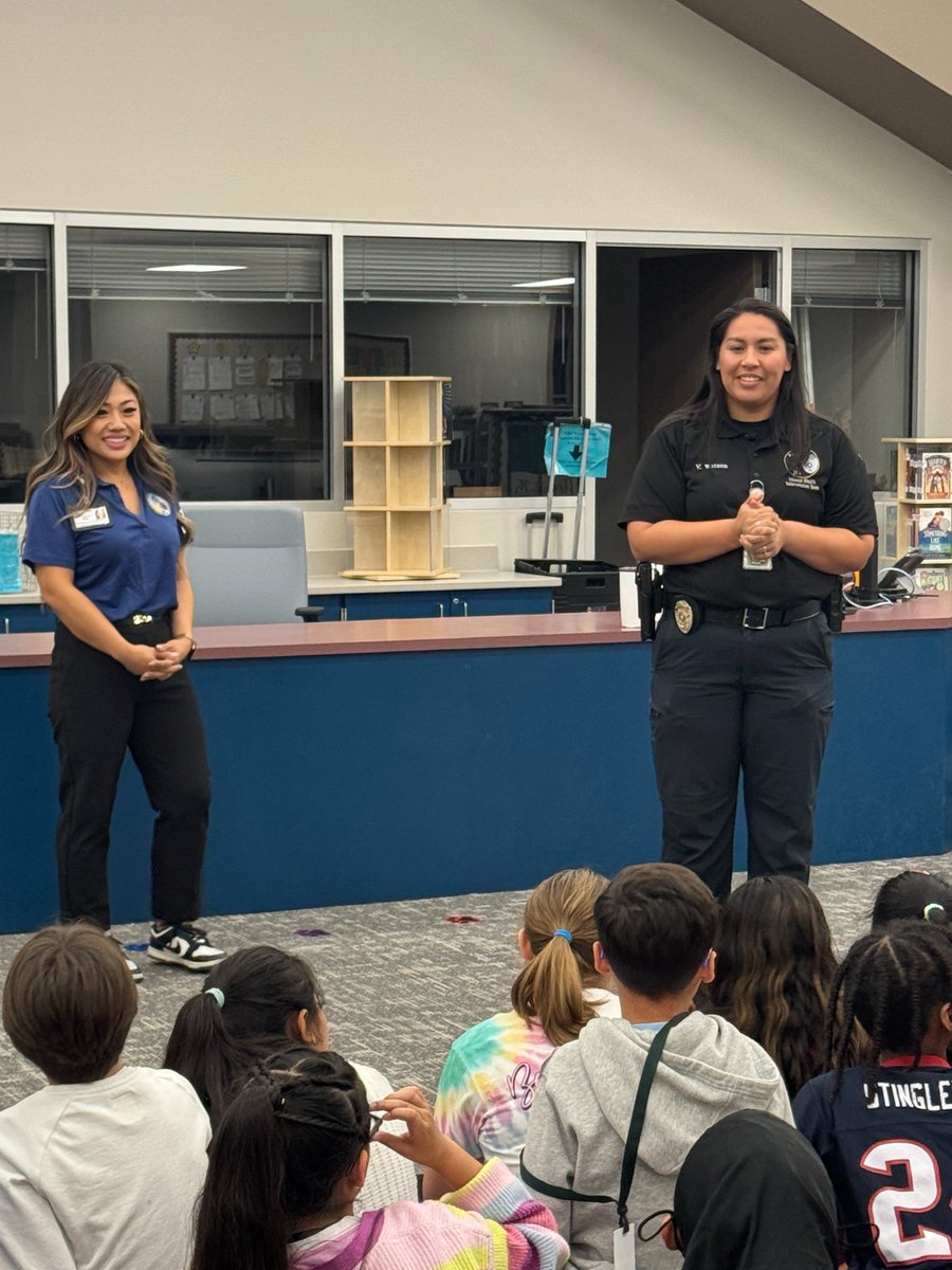 ATranLPC's tweet image. A wonderful morning spent @GleasonElem’s Career Day! @CFISDPDChief K9 Officers Hindman and Olivares &amp;amp; @CFISDPDMHIT Officer Watson loved sharing all about our jobs and how we support our @CyFairISD community. K9s Zeke &amp;amp; Loki were the stars of the show 🐾🤩💙