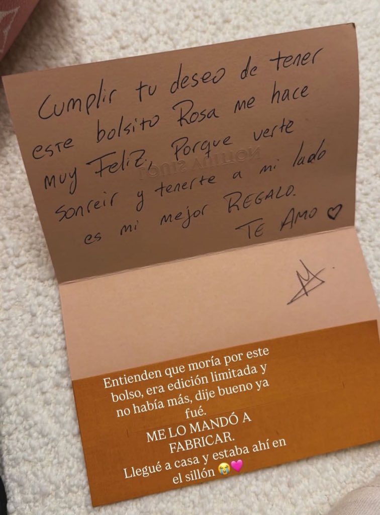 tostibelen's tweet image. Icardi le mandó a fabricar el bolso edición limitada de Louis Vuitton a La China.