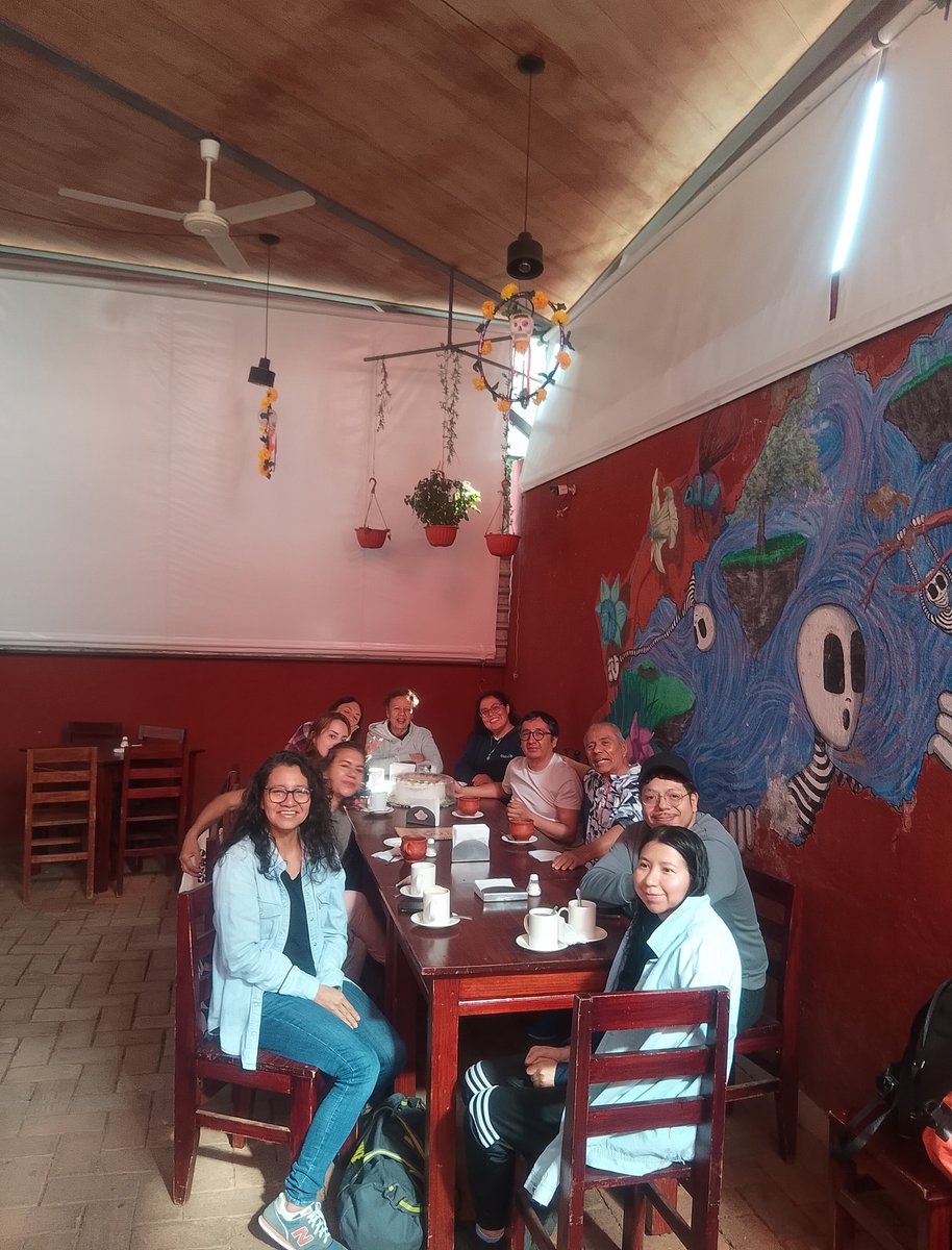 #UNIDOSXOAXACAYXMEXICO
Feliz por la llegada de mi angelito, mi amado hijo Alejandro Rommel, mi niño guerrero, celebramos la vida, al festejar el cumpleaños de nuestros compañeros de natación, Teté y su hija Fany y Eliseo. Felicidades por siempre. Abrazo fraterno a todos.