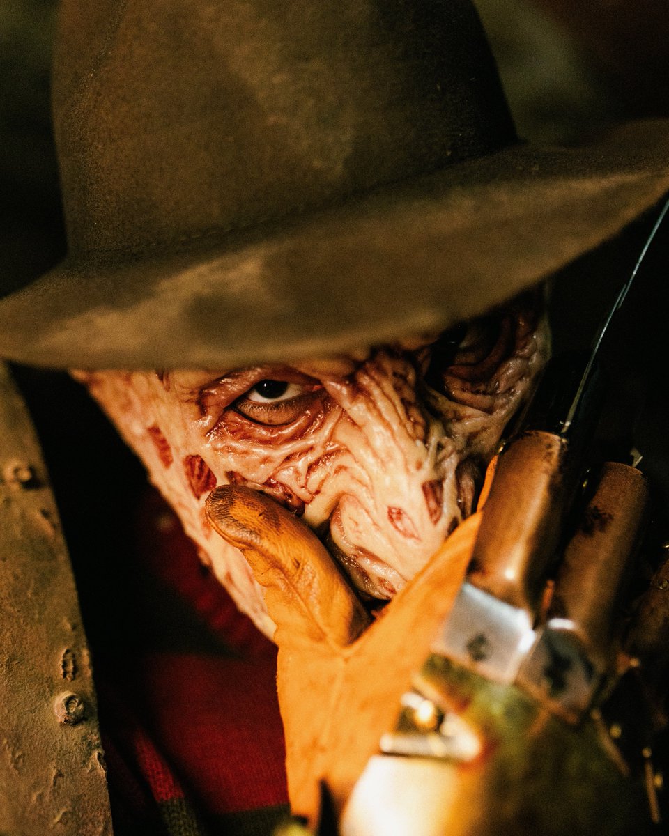 PlayersTribune's tweet image. Myles Garrett doesn’t just dress up for Halloween — he creates it.

This year, he stepped into the nightmare as Freddy Krueger, the iconic villain from A Nightmare on Elm Street.

For the past four years, Myles has teamed up with special effects artist Mike Castro and MadnessFX,…
