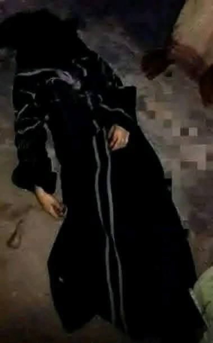 فواجع صنعاء لا تتوقف..
جريمة جديدة تهز الضمائر وتكشف عمق الانفلات الأمني.

اليوم اغتيلت امرأة من تعز — أخت وليد الباشا المخلافي — برصاص عناصر حوثية بعد أن اعترضوا سيارتها في منطقة الحصبة بصنعاء عقب خروجها من محل صرافة، بهدف نهب المبلغ الذي كانت تحمله. وعندما حاول أحد السكان