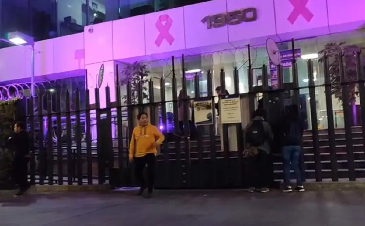 ofcontraepoca's tweet image. 🔴 Integrantes del Sindicato Nacional de Renovación del #PJF realizan cierres en tribunales y juzgados de varios estados por despidos, falta de insumos y retrasos salariales.
#PoderJudicial #México #ParoLaboral contraepoca.com/2025/10/sindic…