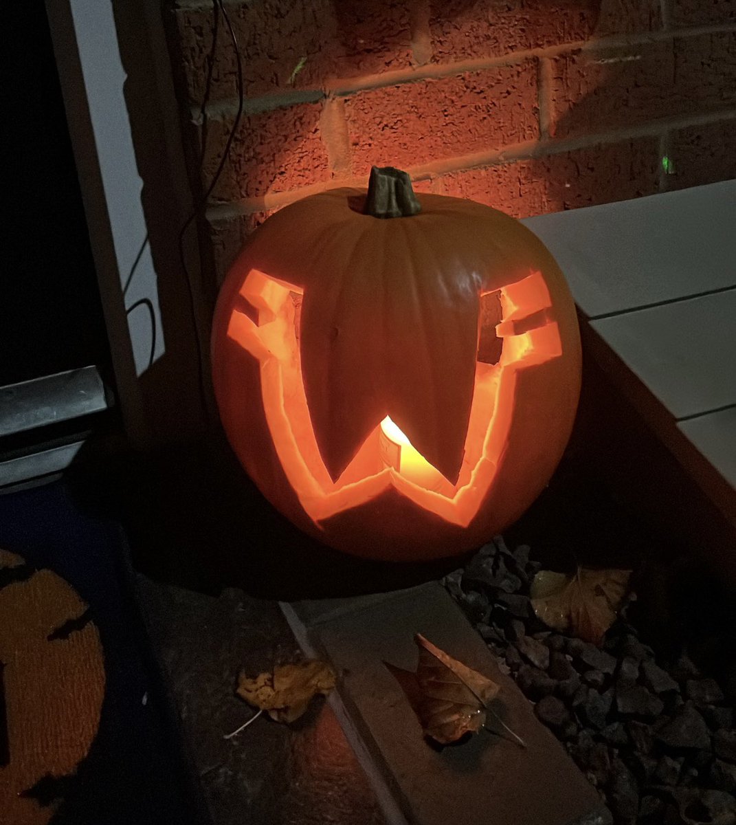 imreadytoleap's tweet image. happy weezerween yall 😁