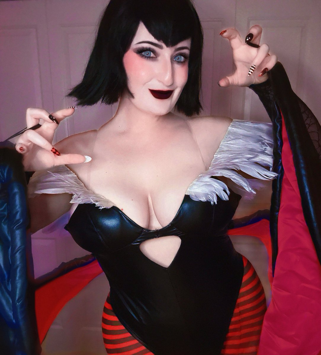 chrono_pixie's tweet image. Mavis x Morrigan for Halloween 👻