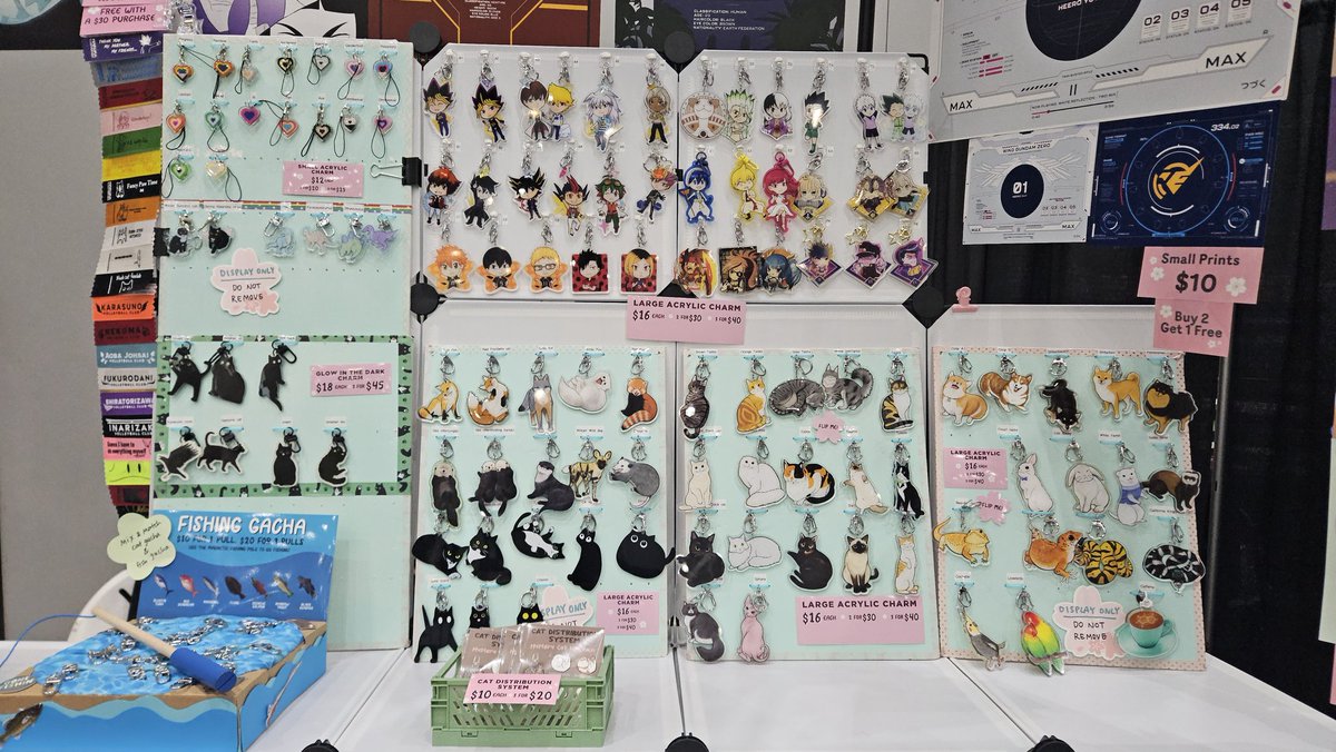 HaruIllustrates's tweet photo. Some more closeup and stamp rally prizes!! 

Also my emotional support Quatro and Kamille 🙂‍↕️🙂‍↕️ https://t.co/keWVH3ZjXx