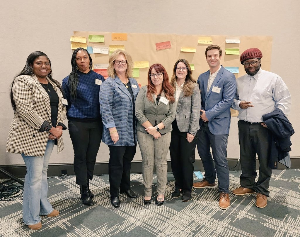 Proud to join the Community Growth Academy, a partnership with <a href="/MichiganLEO/">Michigan Dept. of Labor and Economic Opportunity</a> &amp; the Community &amp; Worker Economic Transition Office.
This 18-month program helps #Michigan communities impacted by changes in auto &amp; utility sectors plan for long-term growth.
📩 pnas@umich.edu
<a href="/UMFlint/">University of Michigan-Flint</a>