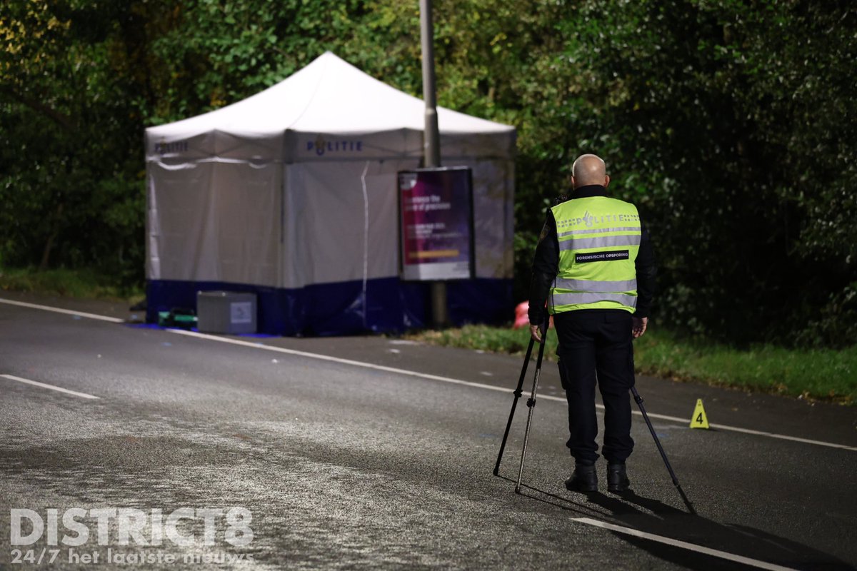RedactieD8's tweet photo. In verband met het dodelijke ongeval op de #PrinsesBeatrixlaan in #Delft blijft de weg vanaf de #N470 richting de #Westlandseweg nog lange tijd dicht. Het FOV (Forensische Opsporing Verkeer) doet onderzoek. Vermoedelijk gebeurde het ongeval tijdens een ride-out met meerdere motoren.
