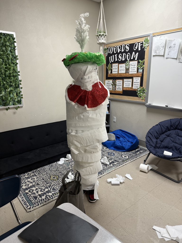 DoDEA_OTHS's tweet image. Our #Panthers had fun #creatingconnections with their teachers and peers in our first competitive advisory activity! #dodeagrants #community #oths #happyhalloween #mummies #OTHSPantherConnects