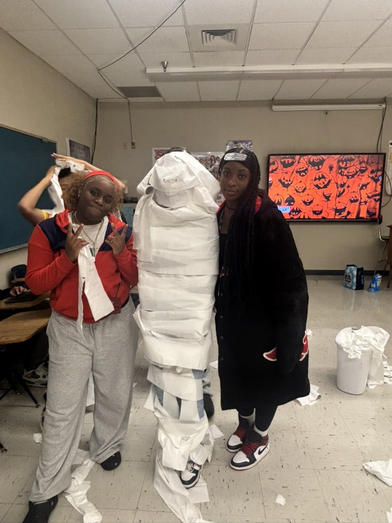 DoDEA_OTHS's tweet image. Our #Panthers had fun #creatingconnections with their teachers and peers in our first competitive advisory activity! #dodeagrants #community #oths #happyhalloween #mummies #OTHSPantherConnects