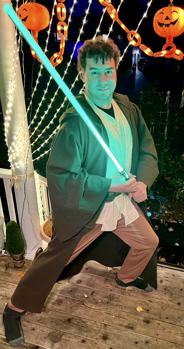 DannyKramerVO's tweet image. Happy Halloween!!! 🎃👻👽🧌👹😈

No costume for me this year, but here's some costumes from Halloween past! Have a great and safe holiday everyone! 😊

#halloween #costumes #voiceactor