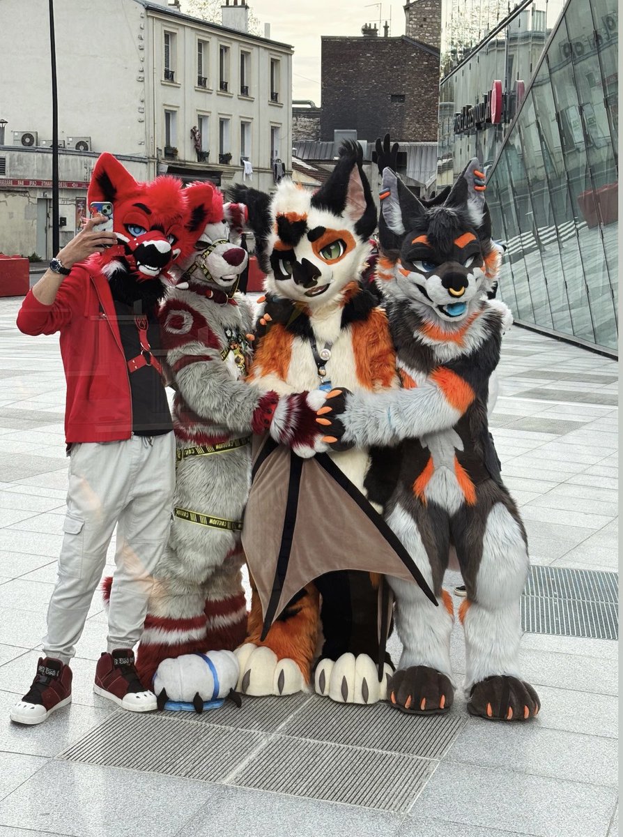 Dream team 🧨 

🩶 : <a href="/PeppermintWolfy/">Peppermint Spice 🇨🇵 FBL - NFC USA 2026</a> 
🧡 : <a href="/KaparoFur/">Kaparo</a> 
🖤 : <a href="/ethyos_wolf/">Ethyos</a> 

#FursuitFriday
