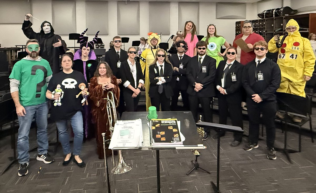 DonlinSTEM's tweet image. Happy Halloween from @ByronMSBears 🎃