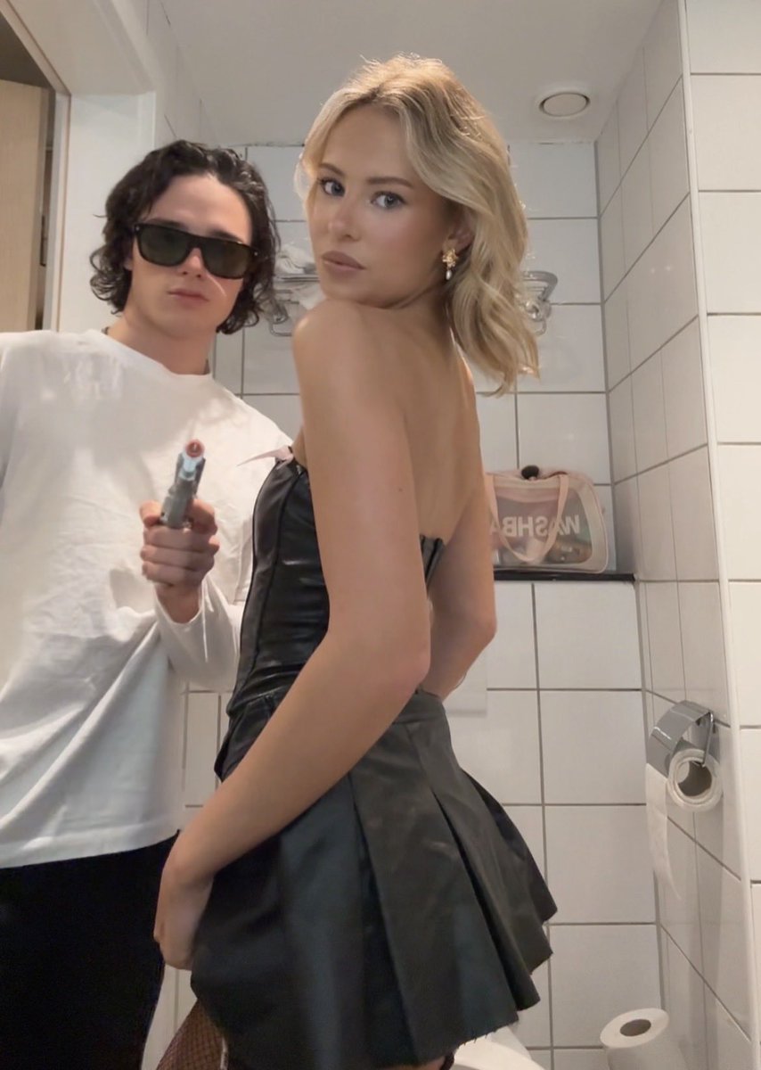 dripfeeder0117's tweet image. oh wow she&apos;s so 🫣