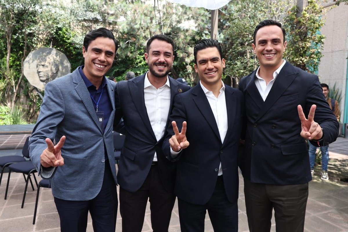 Feliz cumpleaños, diputado <a href="/TERRAZASADRIAN/">ADRIAN MTZ TERRAZAS</a>. Que este nuevo año de vida te traiga nuevos retos, grandes logros y momentos de satisfacción. ¡Un abrazo!