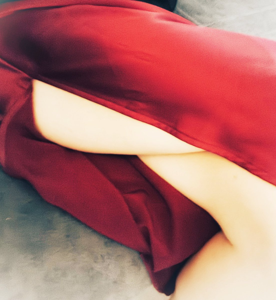 Господи, как иногда хочется платьишко и на ручки.
Встретила в Pure очаровательную девочку.
Но ей 24.
Я не хочу снова быть мамочкой в отношениях.
Пусть в этот раз кто-то позаботится о принцессе 😈