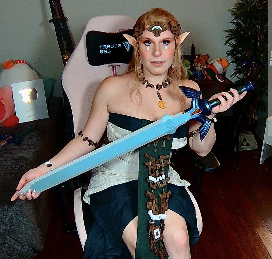 this was my first cosplay ever i was sooo happy with how it turned out :))