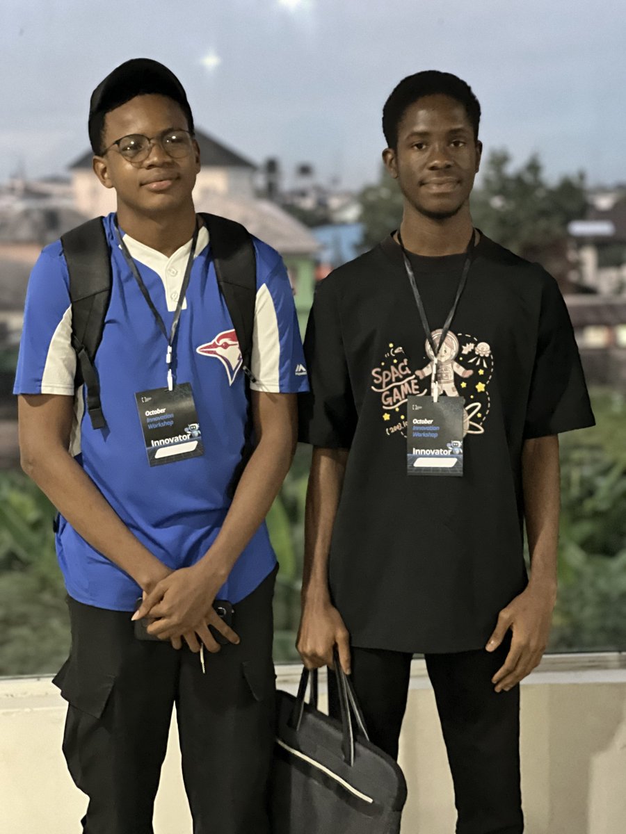 144_soala's tweet image. Another hackathon with the same team, built with @kingjohney_dev, he handled the backend and I did the frontend, hosted by @RxLabsHQ.
We built a system where you get to book appointments and AI handles the triage.
Tag that hospital that needs it.
Link 👇👇
caresync-demo.vercel.app