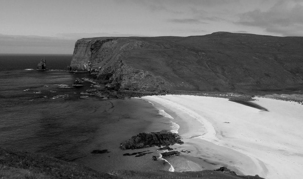 Old Tour #Scotland #Ancestry Travel Visit #Genealogy #Scottish Family #History Blog #photography of Sandwood Bay, South of Cape Wrath in Sutherland. The haunting ground of a ghostly seaman, thought to be the ghost of a shipwrecked sailor #Halloween tour-scotland-photographs.blogspot.com/2010/10/tour-h…