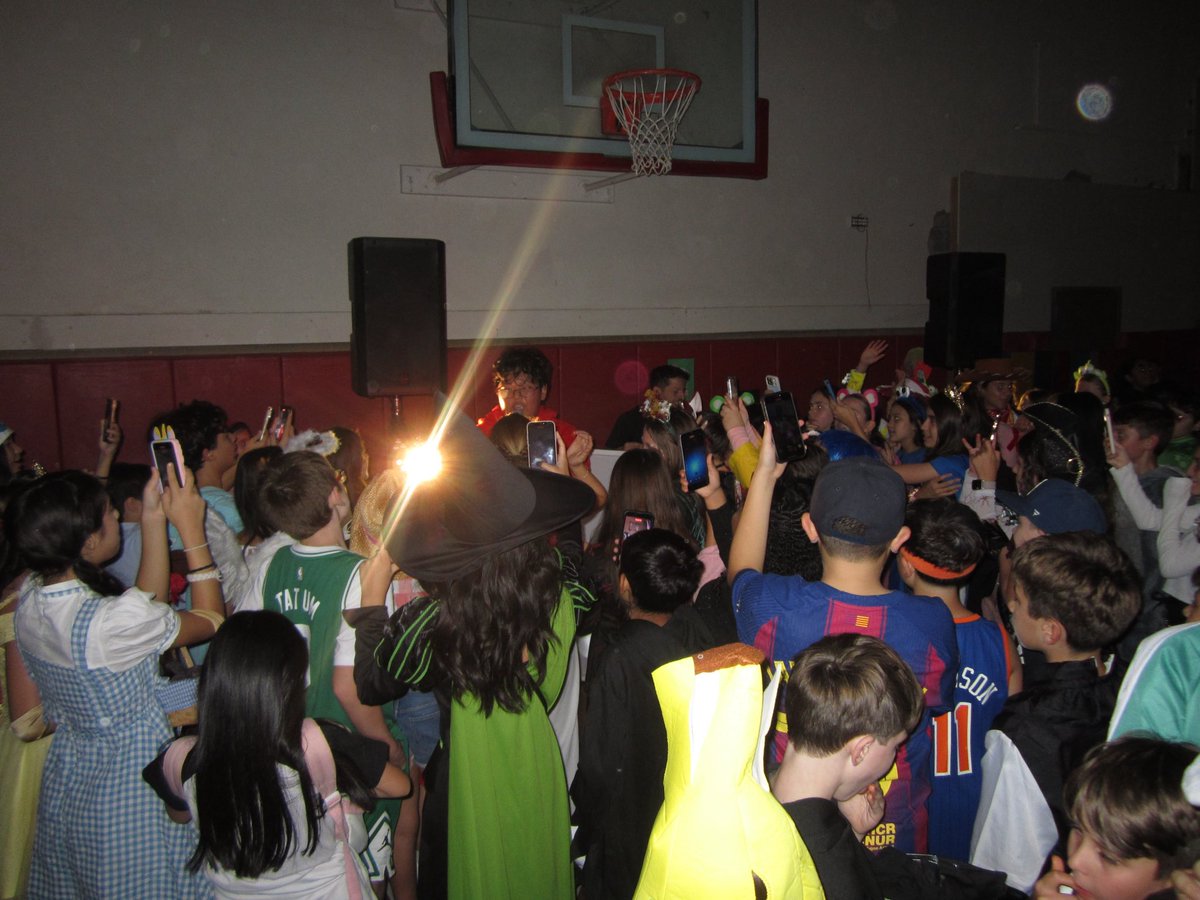 Happy Halloween! Our 7th grade team? Simply “Incredi-ble!” 🦹🏽🎃🦹🏽‍♂️ <a href="/MineolaMS/">Mineola Middle School</a> <a href="/MineolaUFSD/">Mineola UFSD</a>