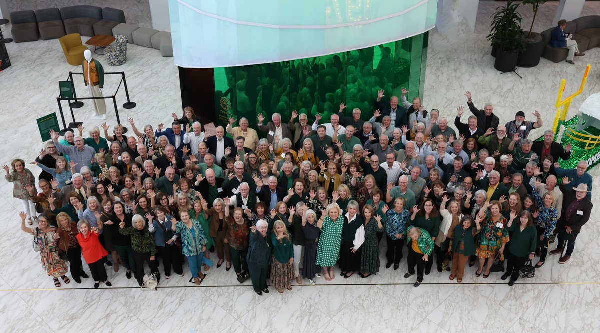 Baylor's tweet image. In 1975 (50 years ago):

🍿 "Jaws" broke box office records,
💻 Microsoft was founded,
🥊 Ali beat Frazier, and
🐻 These Bears graduated from Baylor.

Presenting the Class of '75!

#BaylorHomecoming 🔥 || #SicEm 🐻
