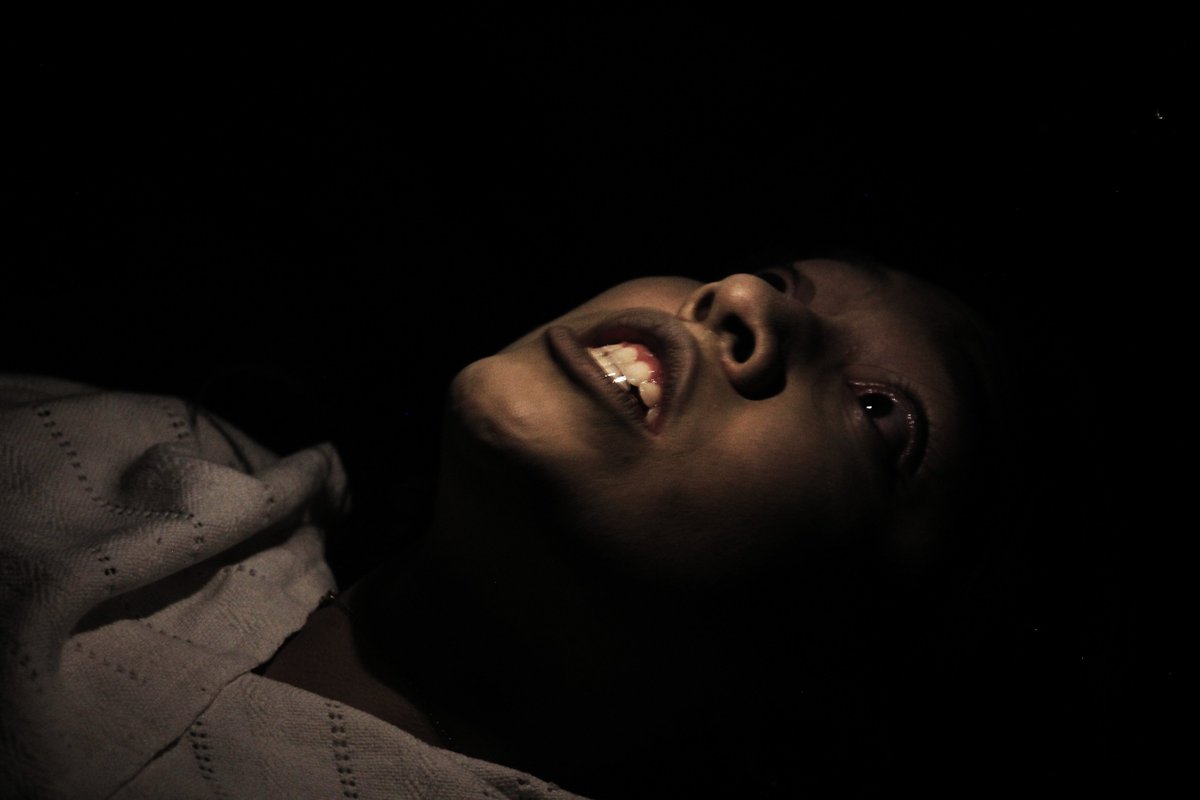 ¿Quieres vivir una experiencia inmersiva recorriendo un cementerio escénico donde escucharás las historias de muerte contada por quienes yacen en cada tumba?
Tenemos UN pase doble para vivir esta noche Los Muertos, a las 20hrs. en el Cenart.

¡Escríbe tu nombre completo y listo!