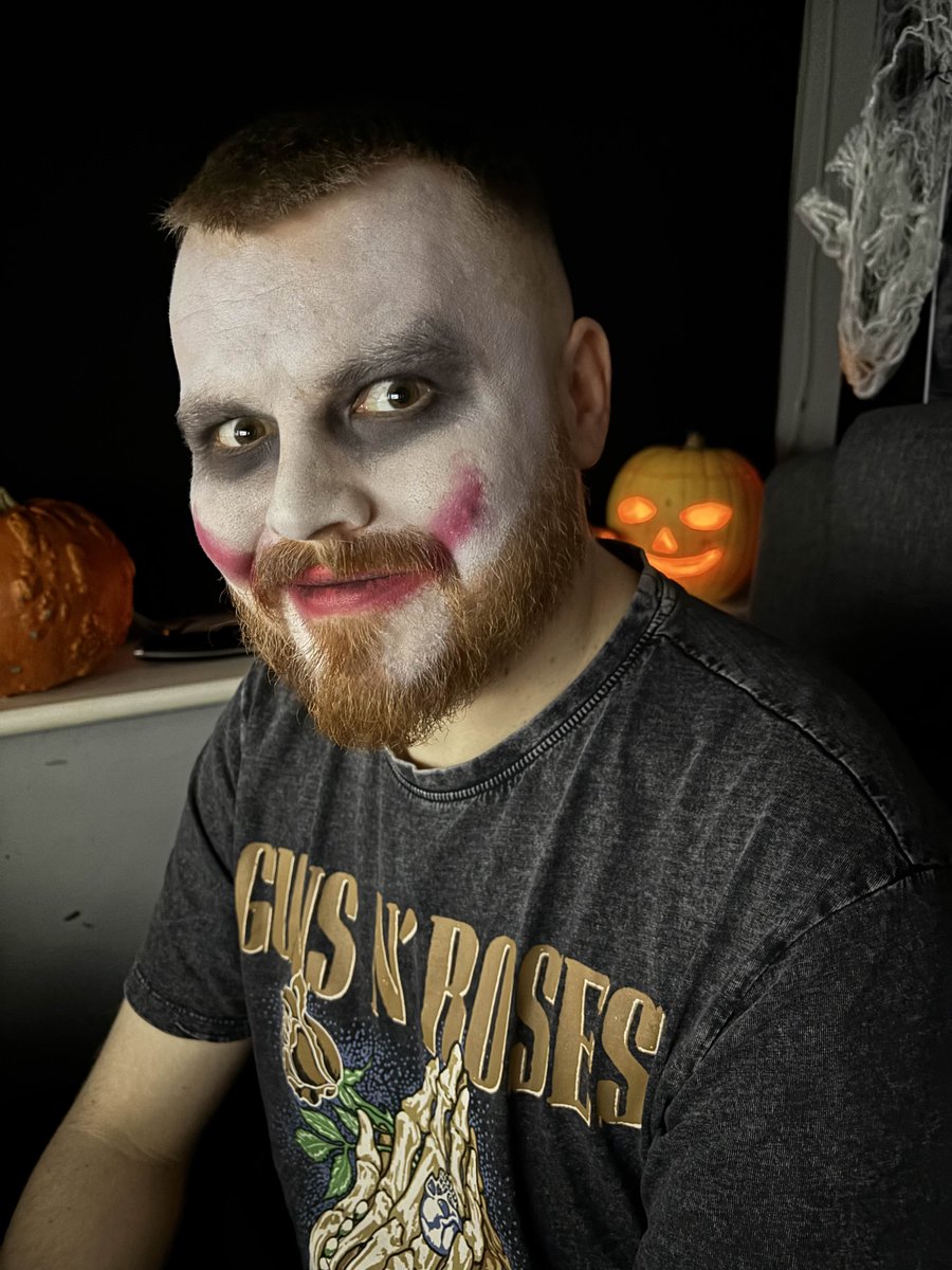 skill_specs's tweet image. Happy halloween.. I wanted to be the joker but ended up looking like I got shot by homer simpsons whore gun... ffs

twitch.tv/skillspecs