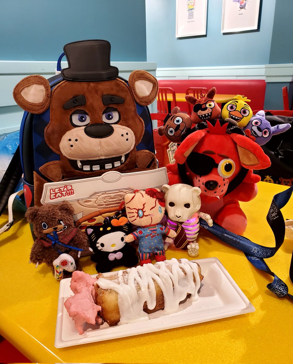Lil HHN Bear 🐻 tweet media