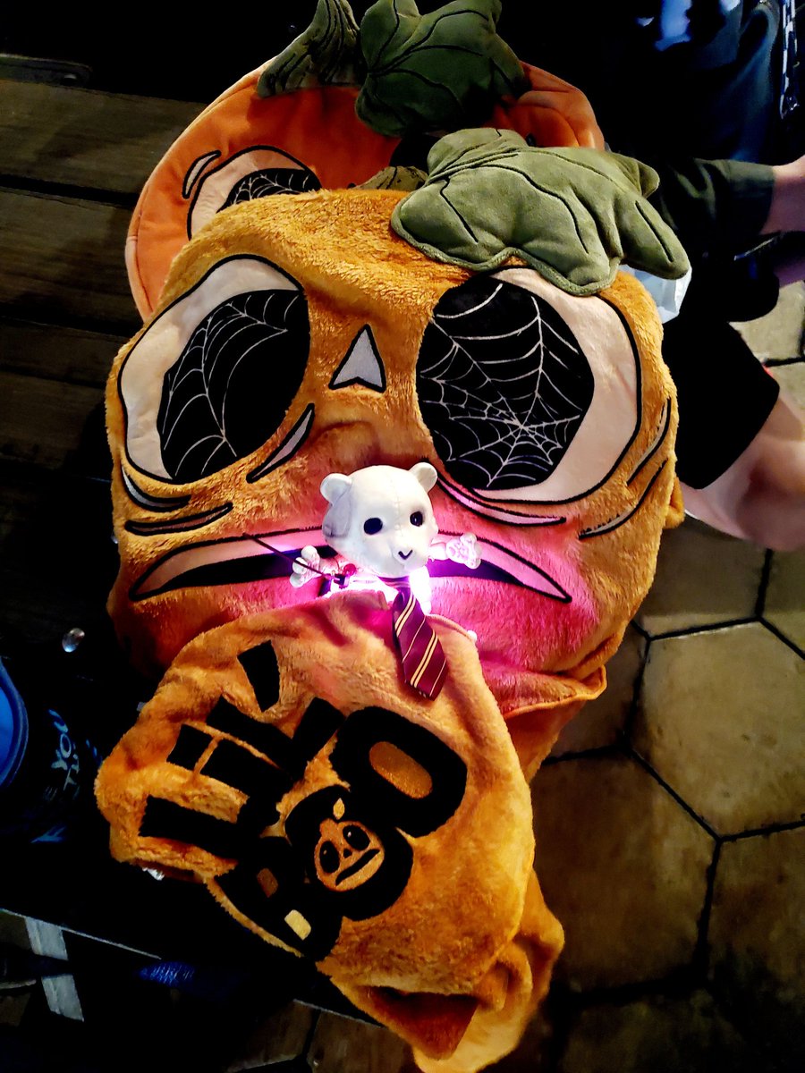 💕🐻🎃👻💜🧡🖤🐈‍⬛🦇
#LilHHNBear #HHN34 #HHN2025
Night 22 Oct 30
Houses w Exp
Dolls 6:57
Hatchet 7:14
Galkn 7:58
Fallout 8:12
Jason 11:05
Artista 12:25
Terrifier 12:43
Grave 1:00
Freddy 1:10
Wyatt 1:27
Snack
Cherry Slush
Mel Chicken,Burger O Rings
Carrot Cake
#HalloweenHorrorNights