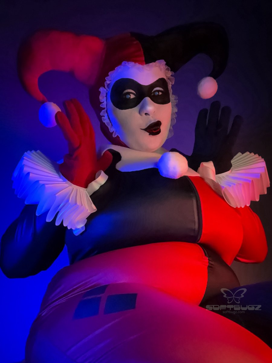 Harley Quinn.
pleased to meet ya!♦️🖤

happy halloween everyone!!