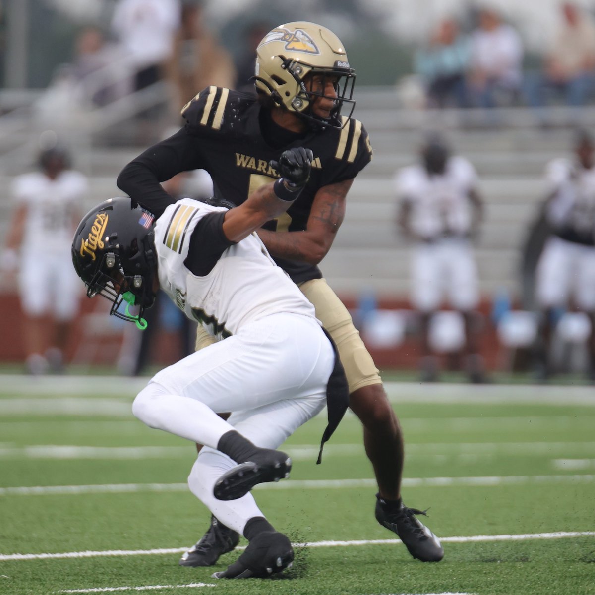 Freshman Year JUCO tape
hudl.com/v/2SfBps
- D1 (FBS) Bounce back 
- 8 Targets (1 catch allowed)
- Lengthy
- Fast
- Cover Skills
- Great tackler 
-3.6 GPA
- 3 Years of eligibility + RS