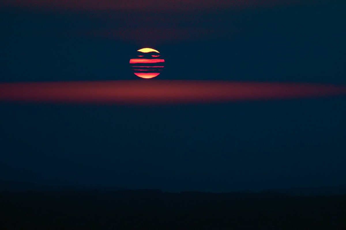 el sol dándolo todo en #haloween 
<a href="/PlanetarioMad/">Planetario de Madrid</a> #cielosESA